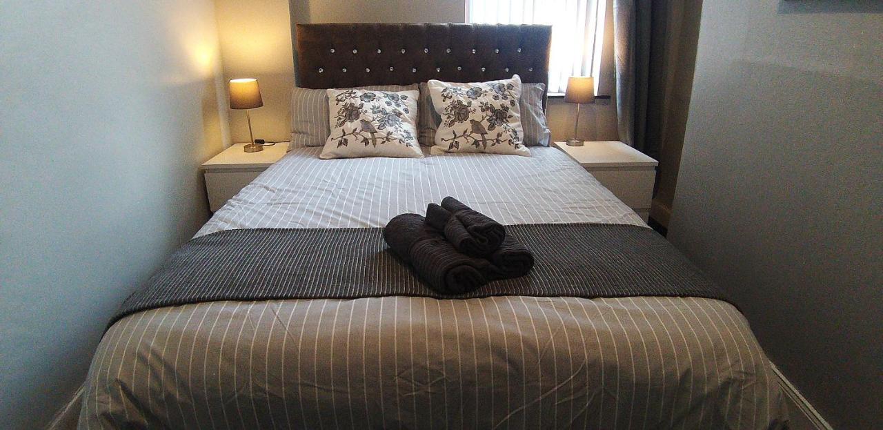 St. James Street Townhouse Belfast Esterno foto